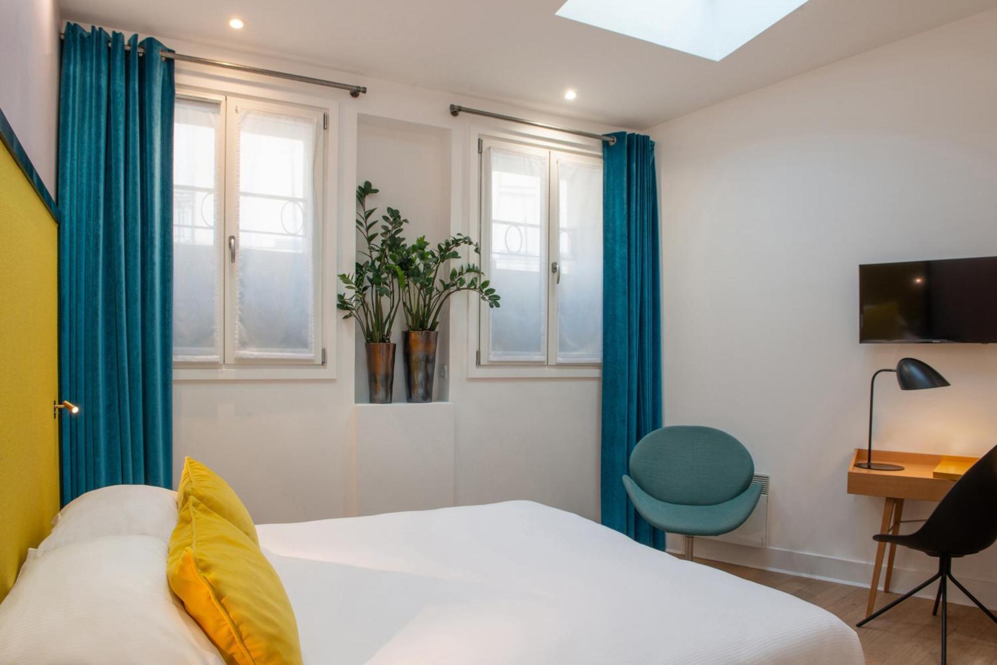2 Adjacent Double Rooms Family Suite